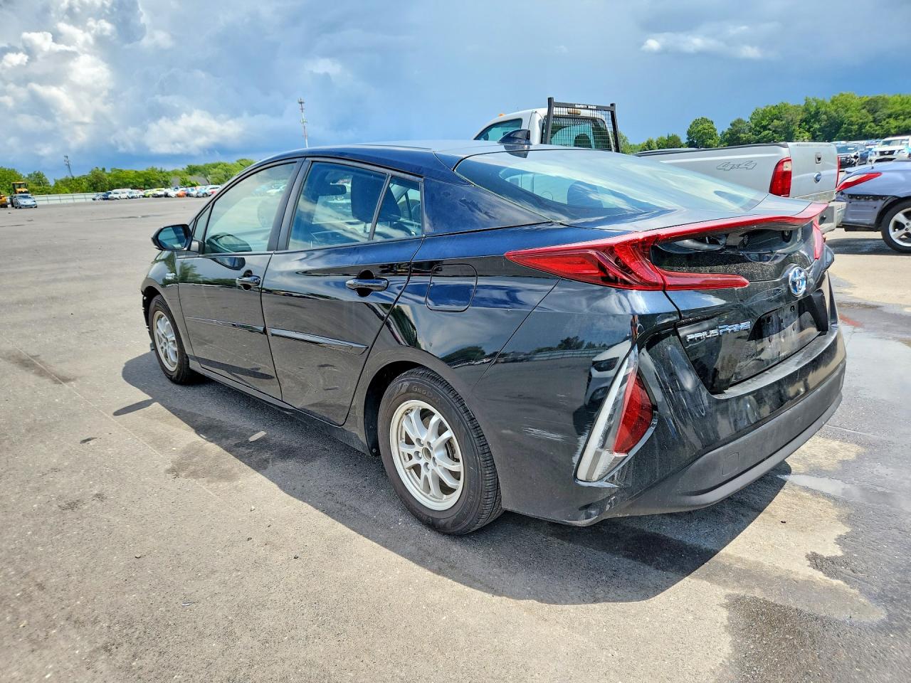 JTDKAMFPXM3182697 · 2021 TOYOTA PRIUS PRIME · 2/13