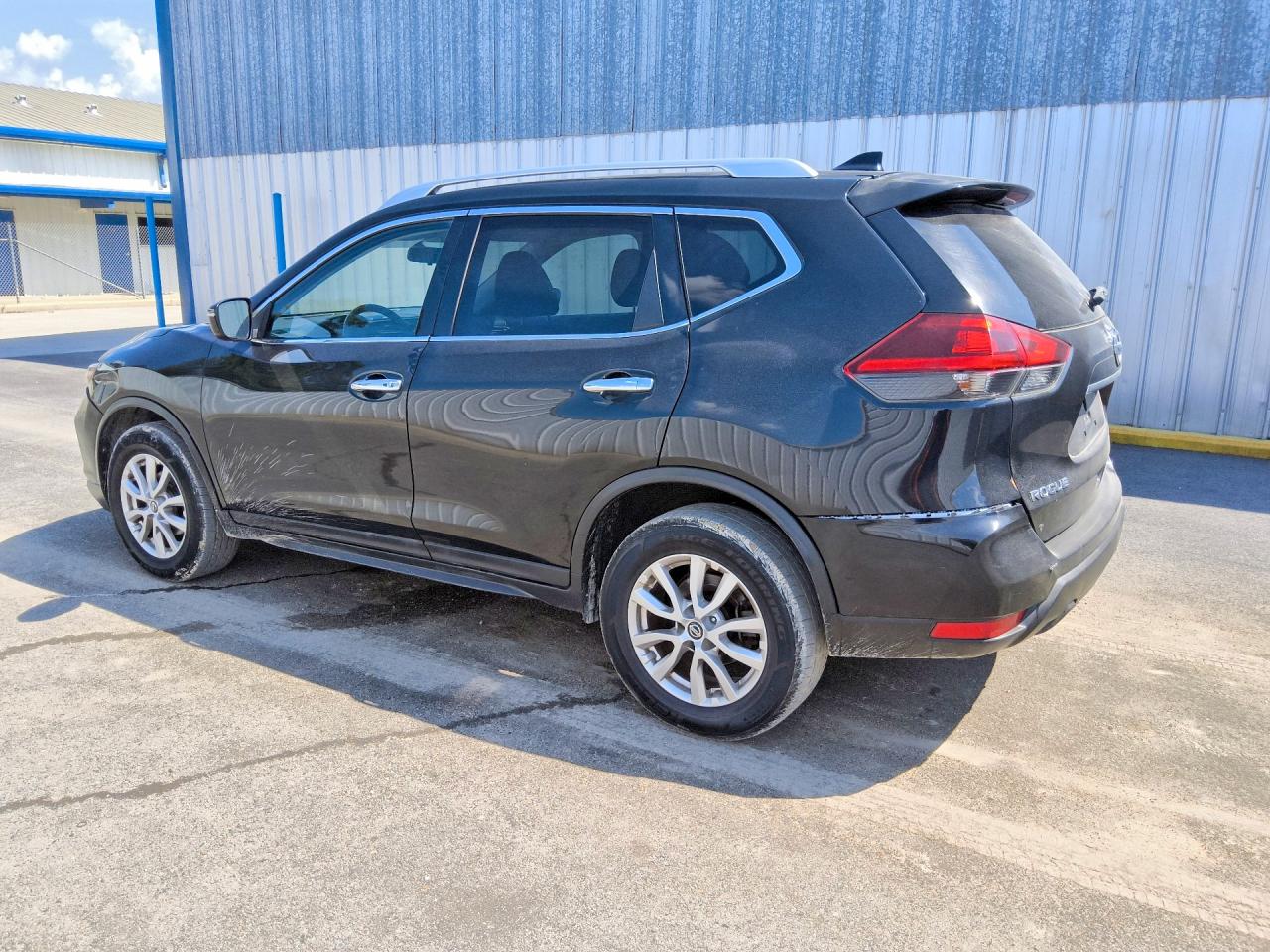 KNMAT2MV7JP579817 · 2018 NISSAN ROGUE · 2/13