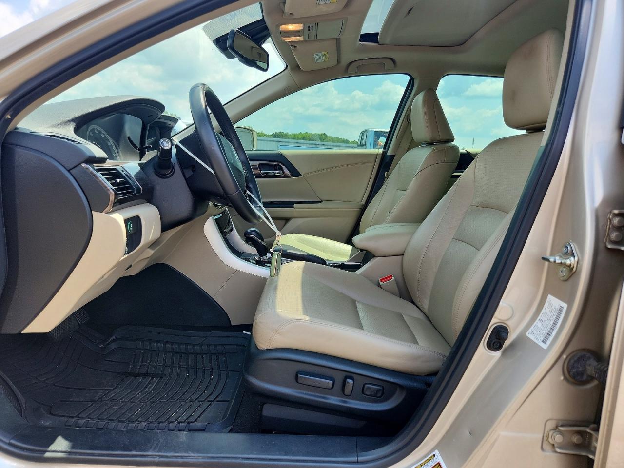 1HGCR2F94HA004046 · 2017 HONDA ACCORD · 7/12