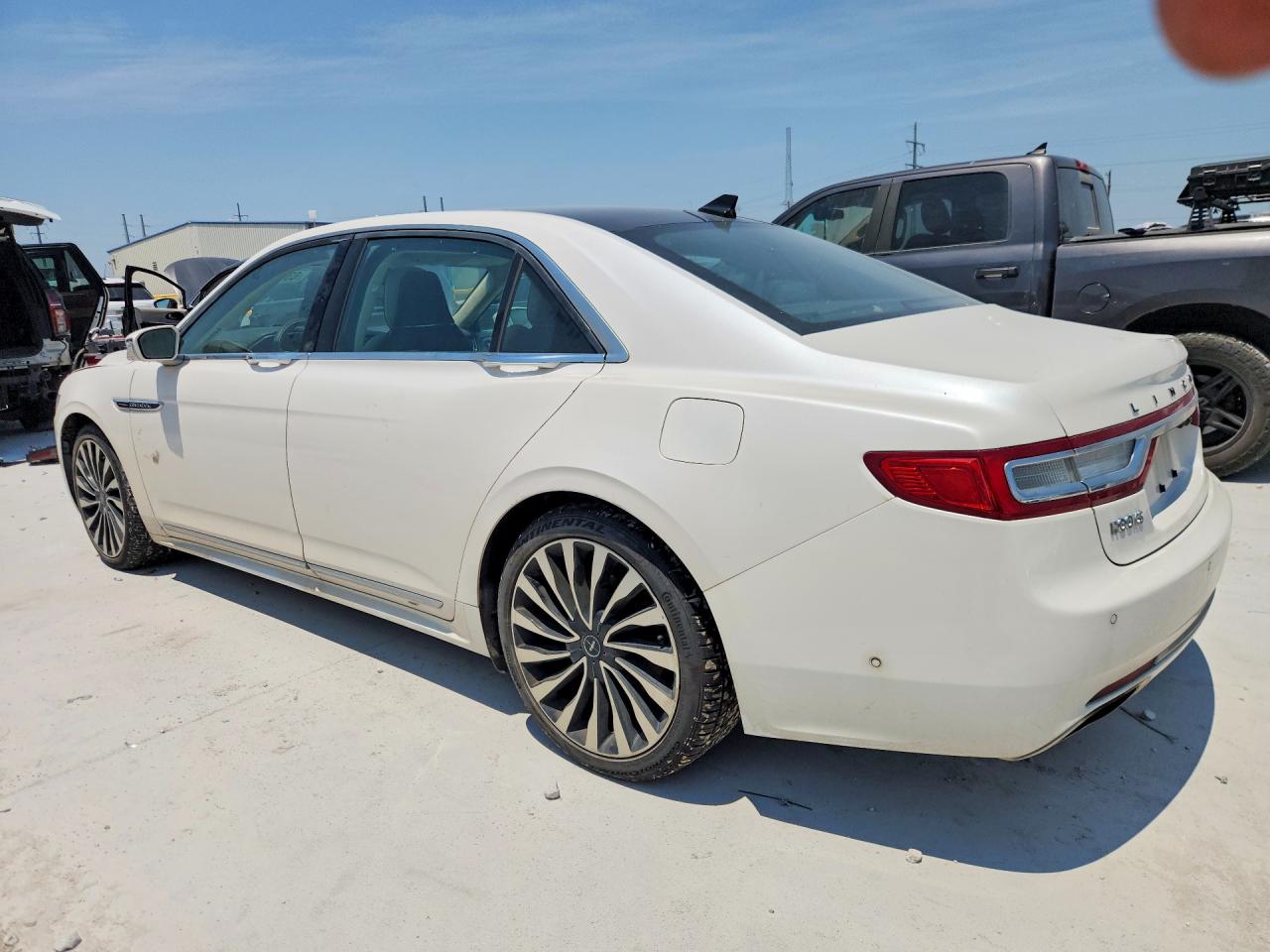 1LN6L9BC7K5602540 · 2019 LINCOLN CONTINENTAL · 2/12