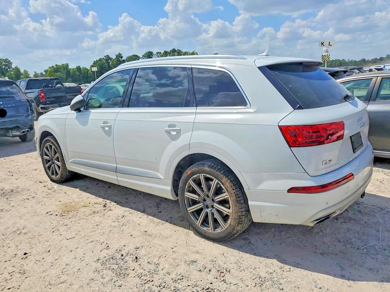 WA1LAAF79HD027362 · 2017 AUDI Q7 · 2/13