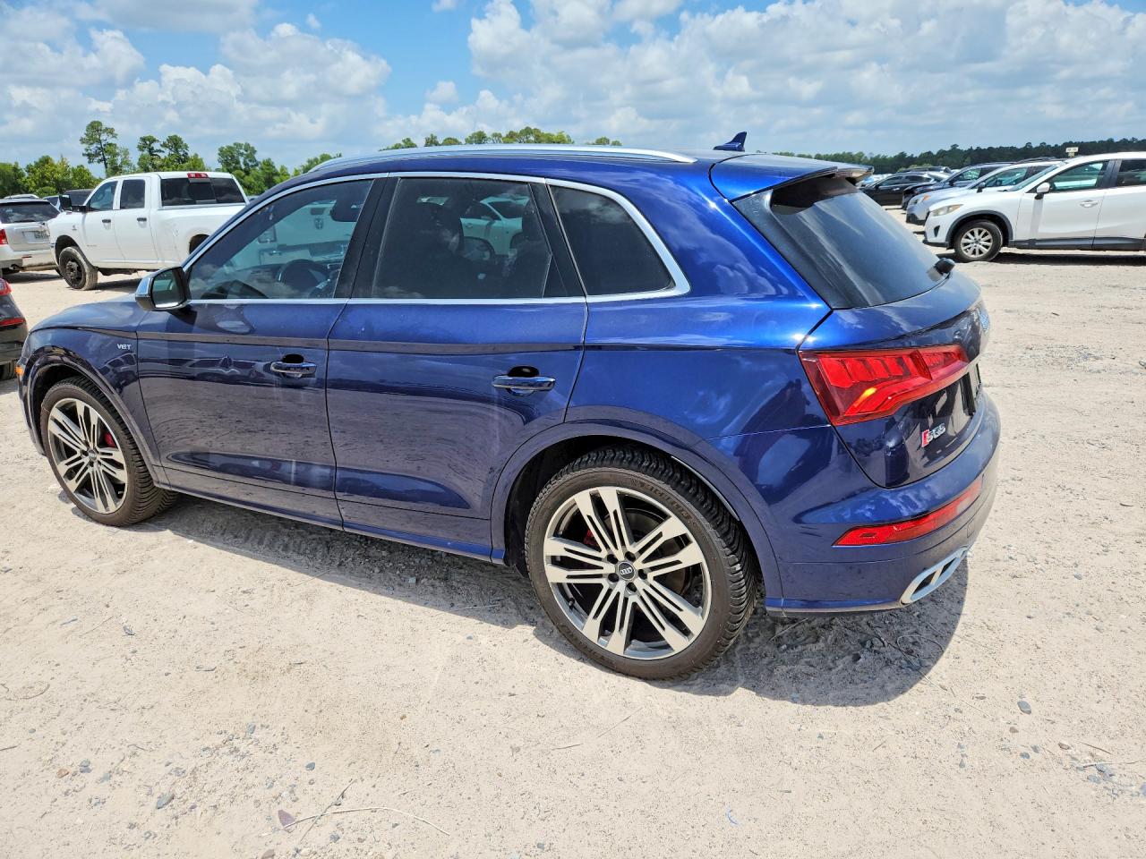 WA1C4AFY4J2088801 · 2018 AUDI SQ5 · 2/12