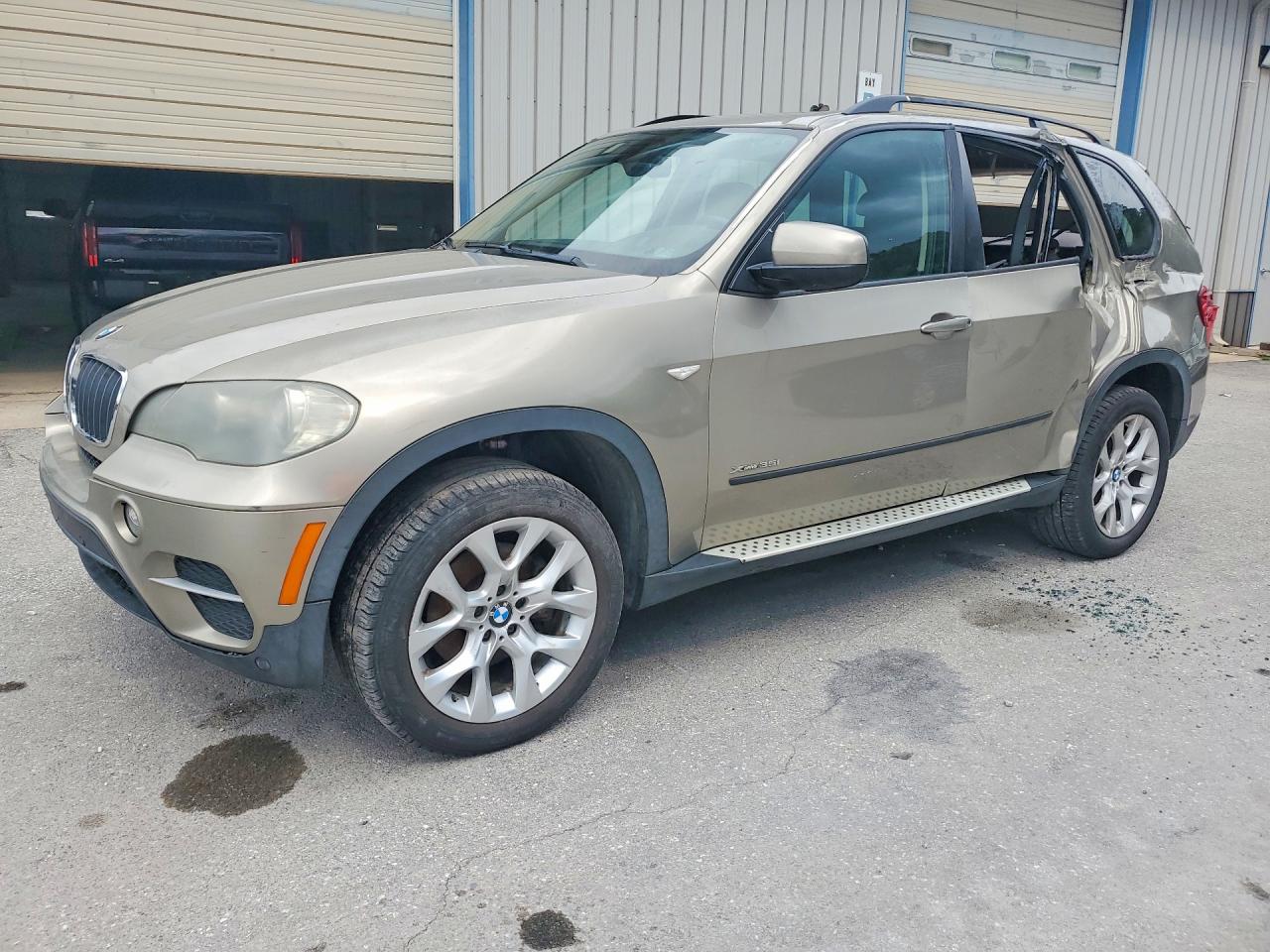 5UXZV4C57BL406588 · 2011 BMW X5