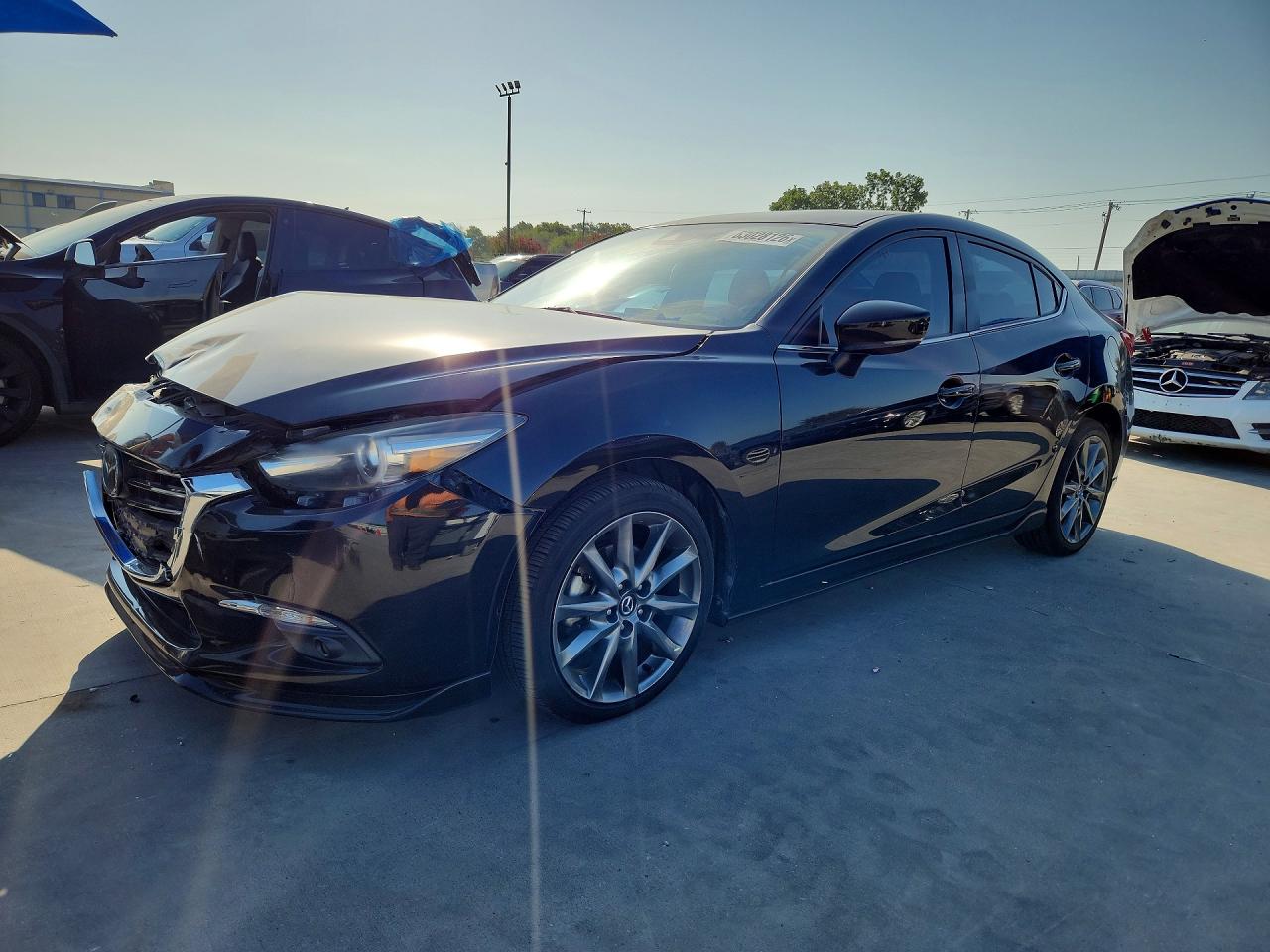 3MZBN1W38JM229104 · 2018 MAZDA 3