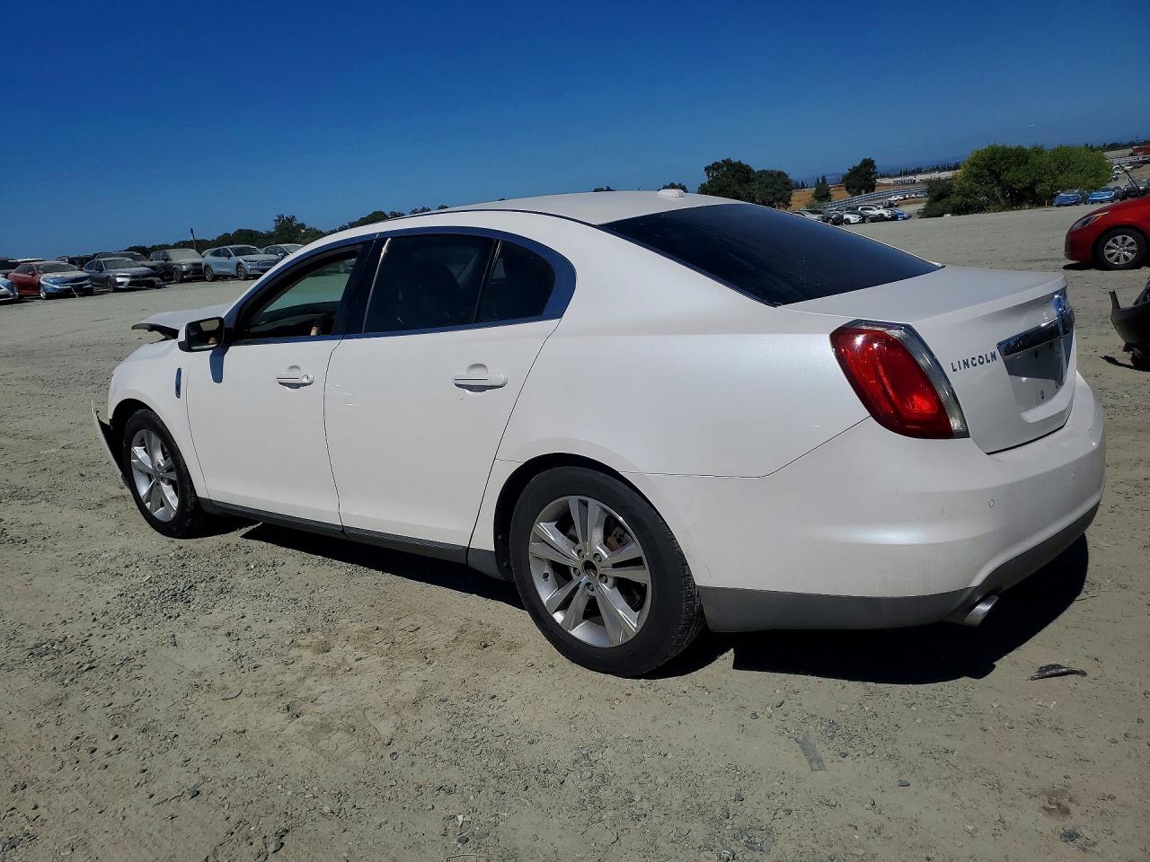 1LNHL9DRXAG601251 · 2010 LINCOLN MKS · 2/12