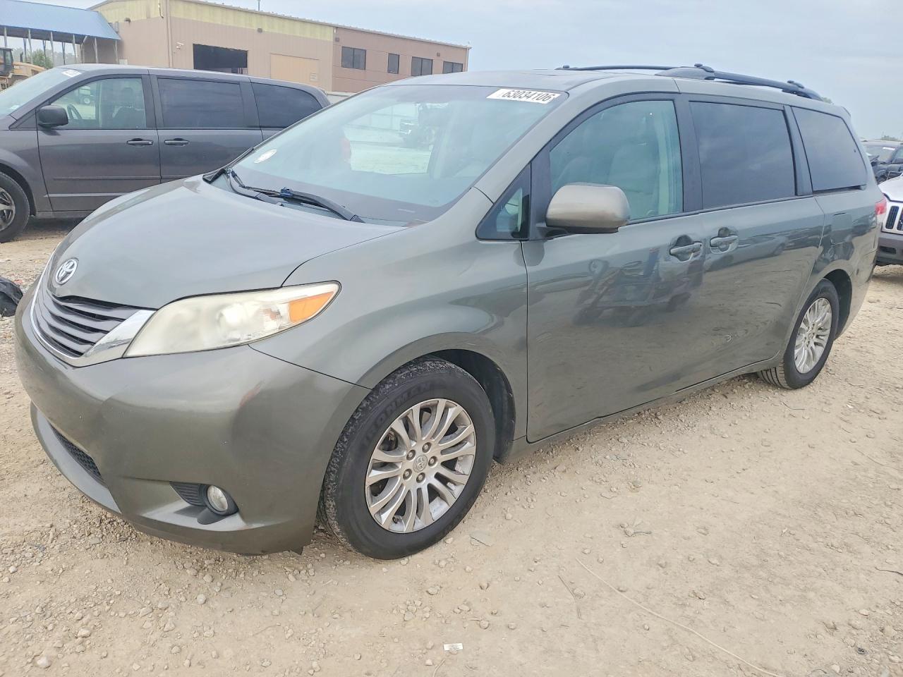 5TDYK3DC3BS076461 · 2011 TOYOTA SIENNA