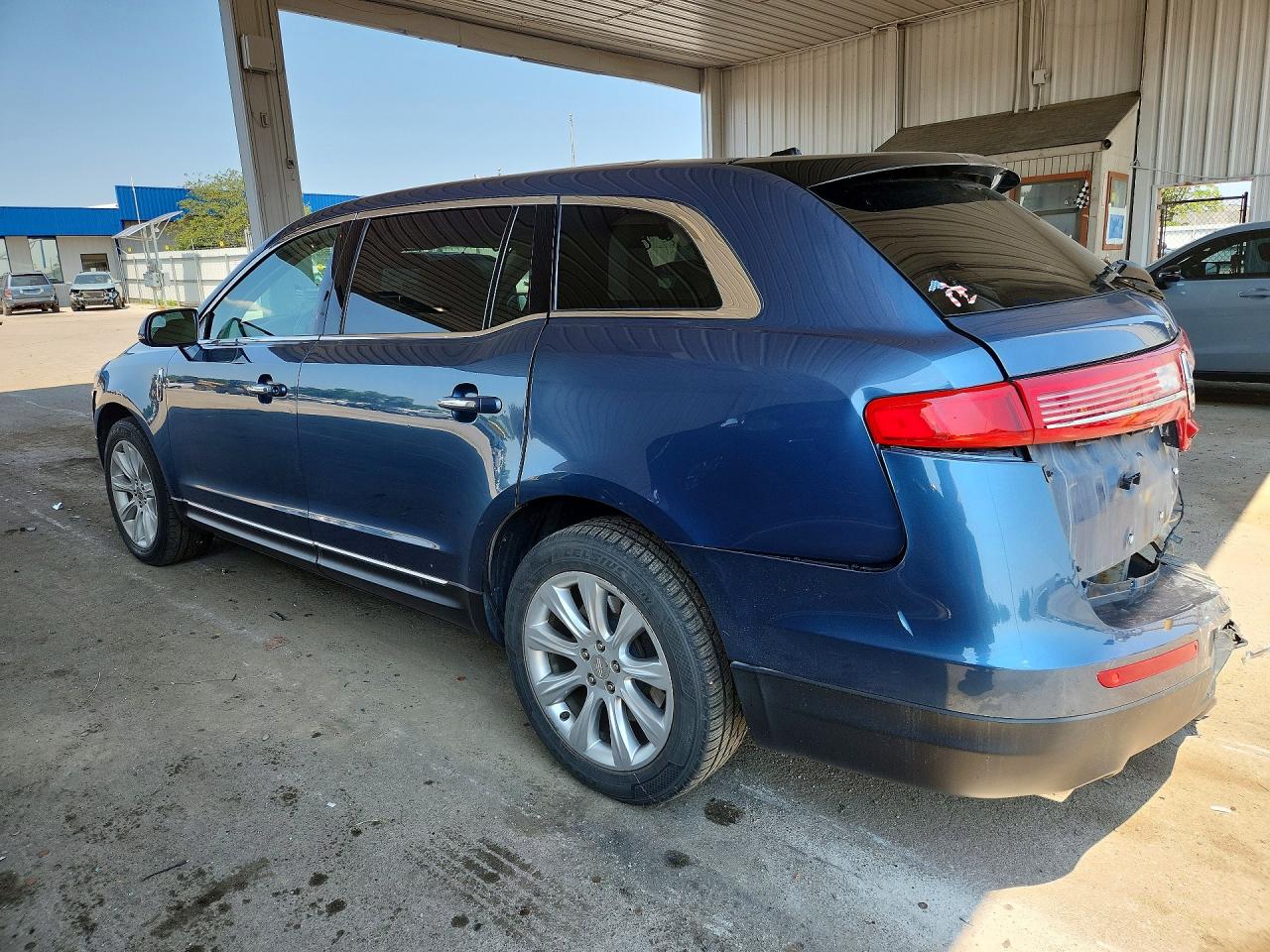 2LMHJ5FK5JBL00753 · 2018 LINCOLN MKT · 2/13