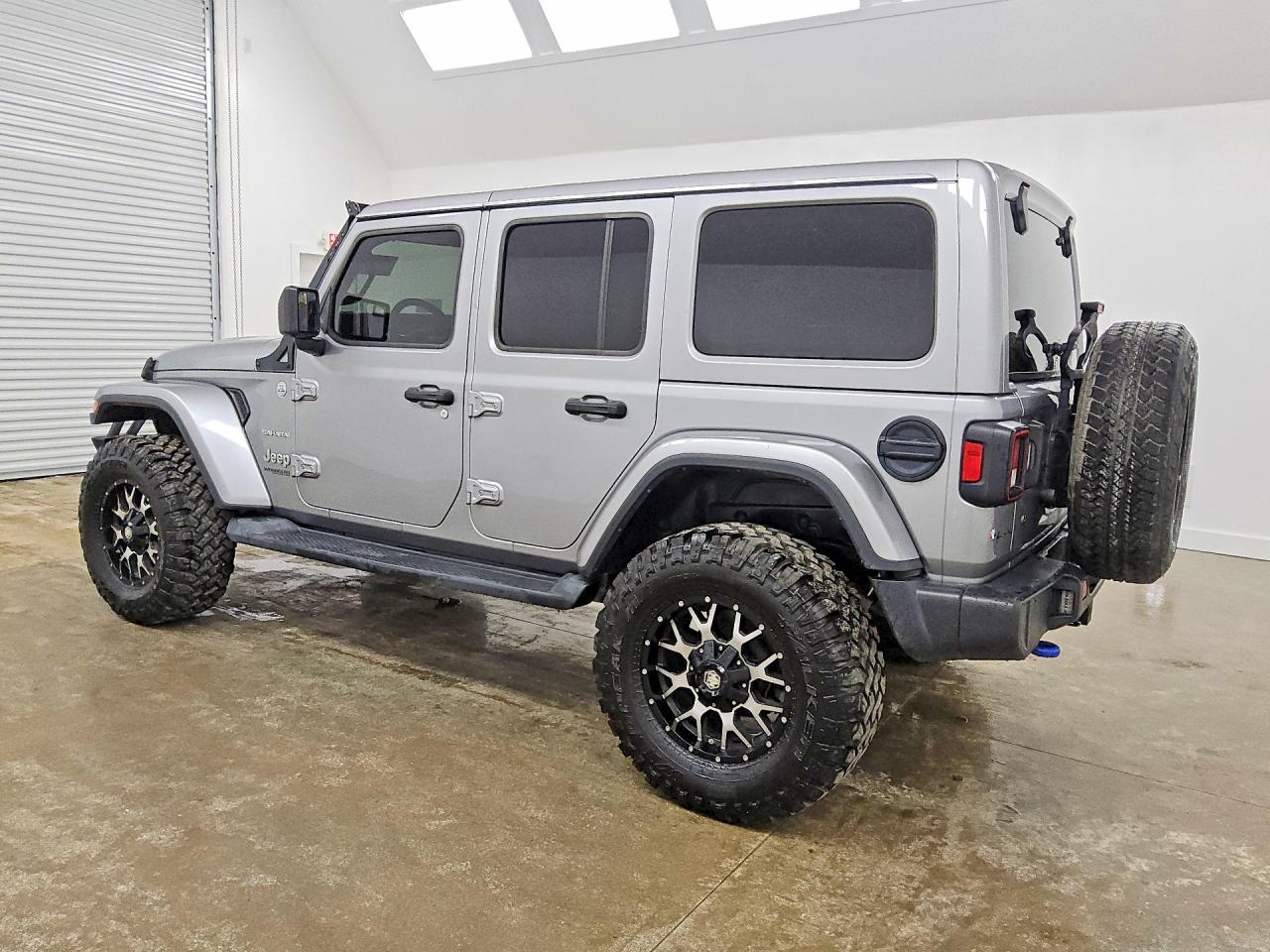 1C4HJXEG2JW207034 · 2018 JEEP WRANGLER UNLIMITED · 2/13