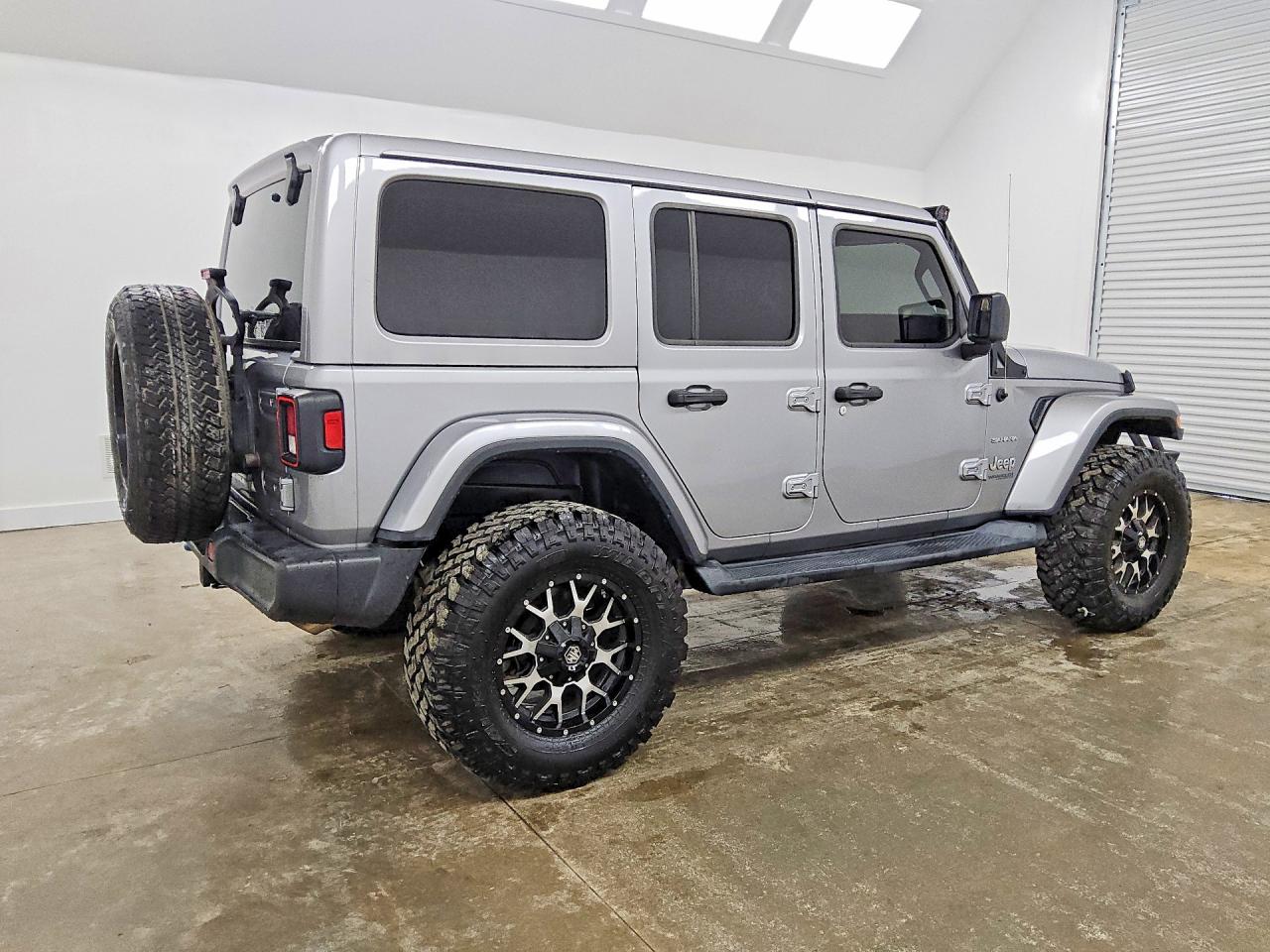 1C4HJXEG2JW207034 · 2018 JEEP WRANGLER UNLIMITED · 3/13