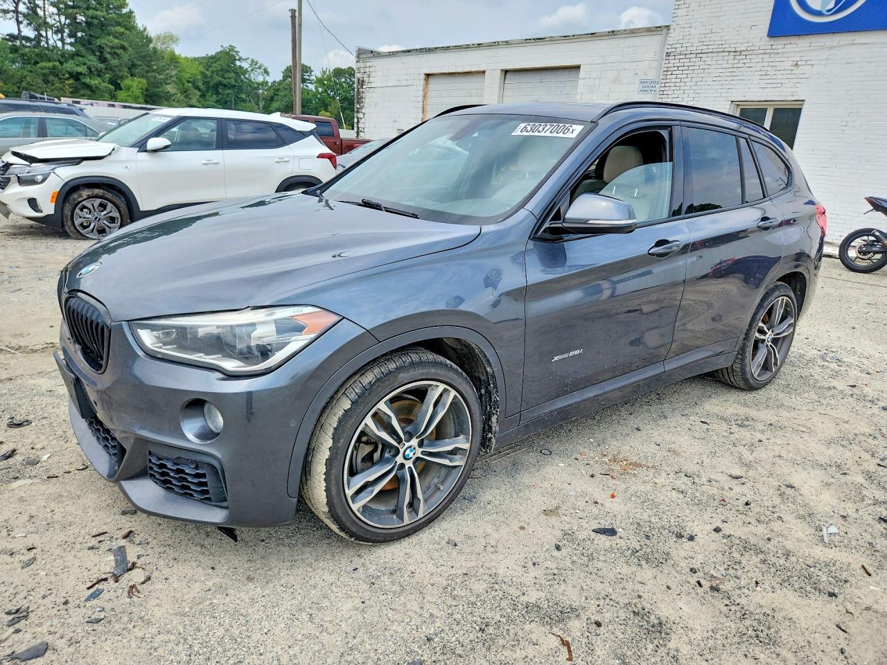 WBXHT3C32G5E49233 · 2016 BMW X1