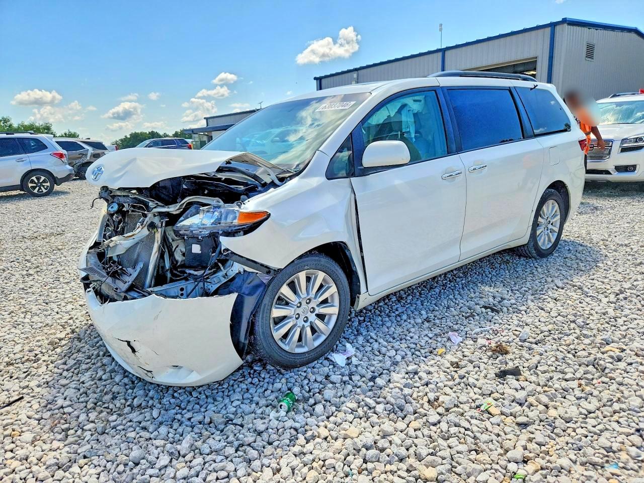 2015 TOYOTA SIENNA