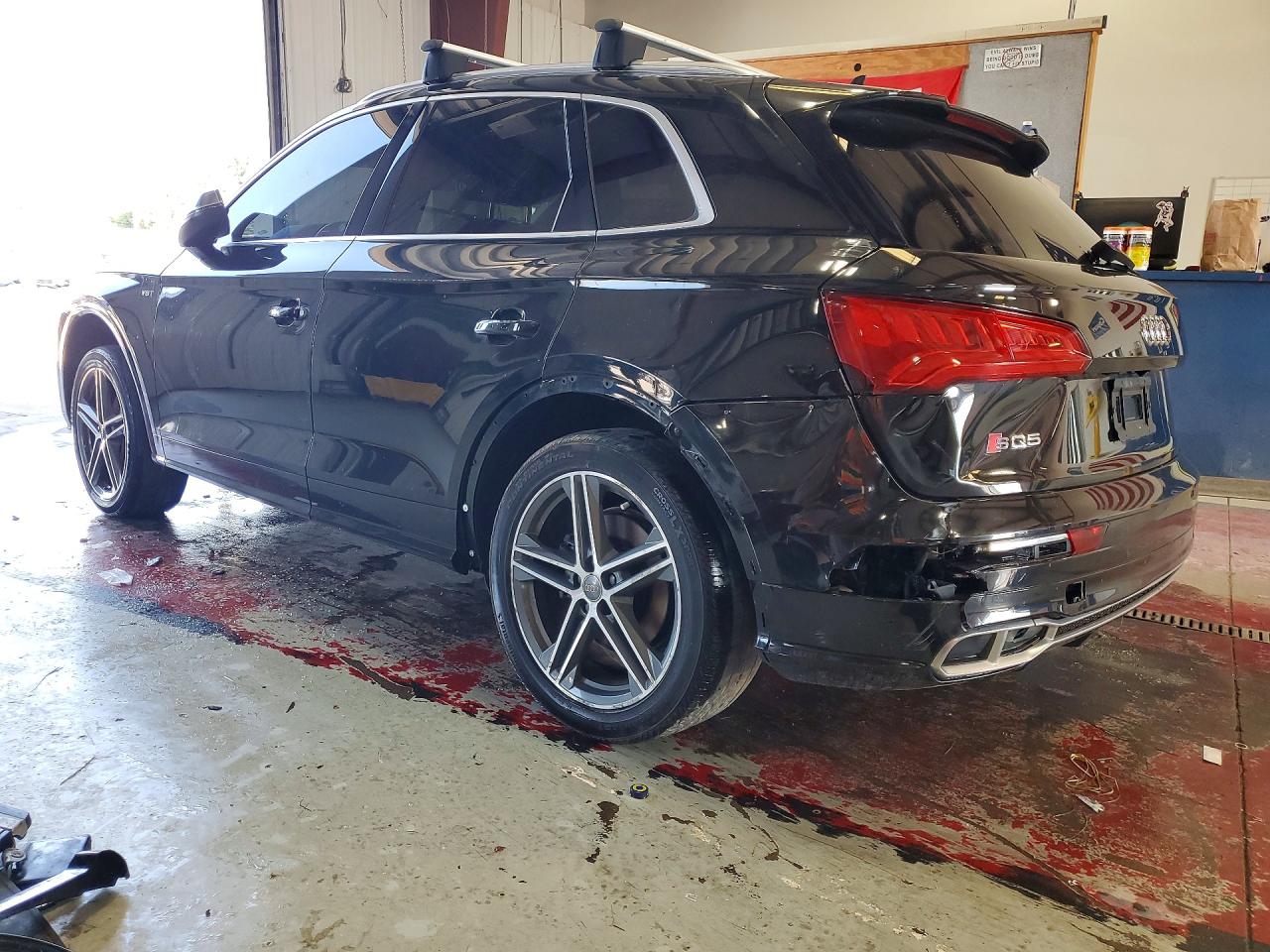 WA1A4AFY1J2053611 · 2018 AUDI SQ5 · 2/14