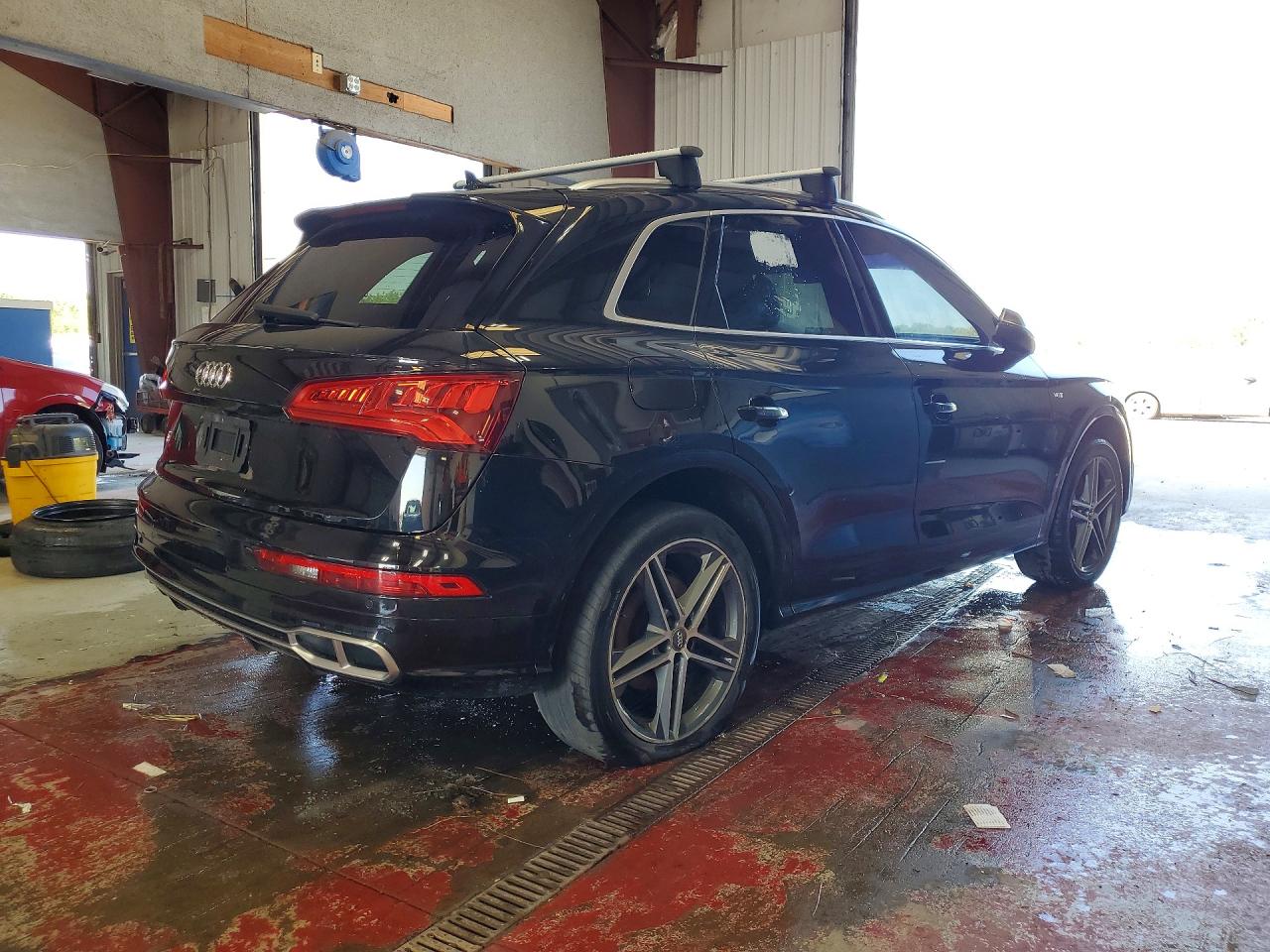 WA1A4AFY1J2053611 · 2018 AUDI SQ5 · 3/14