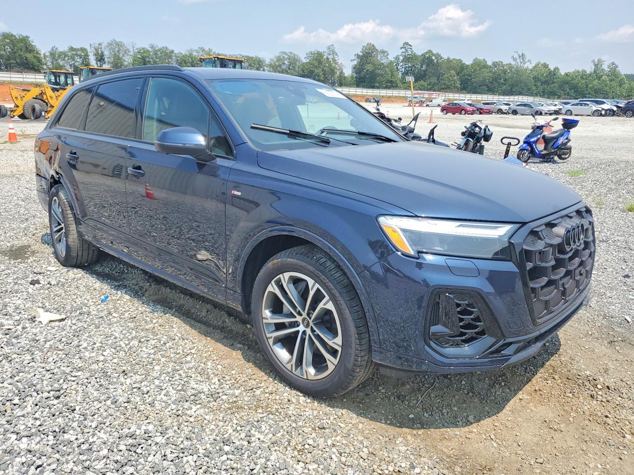 WA1BVBF70TD015714 · 2026 AUDI Q7 · 4/13