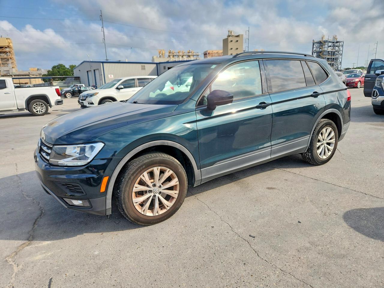 3VV0B7AX6JM018968 · 2018 VOLKSWAGEN TIGUAN
