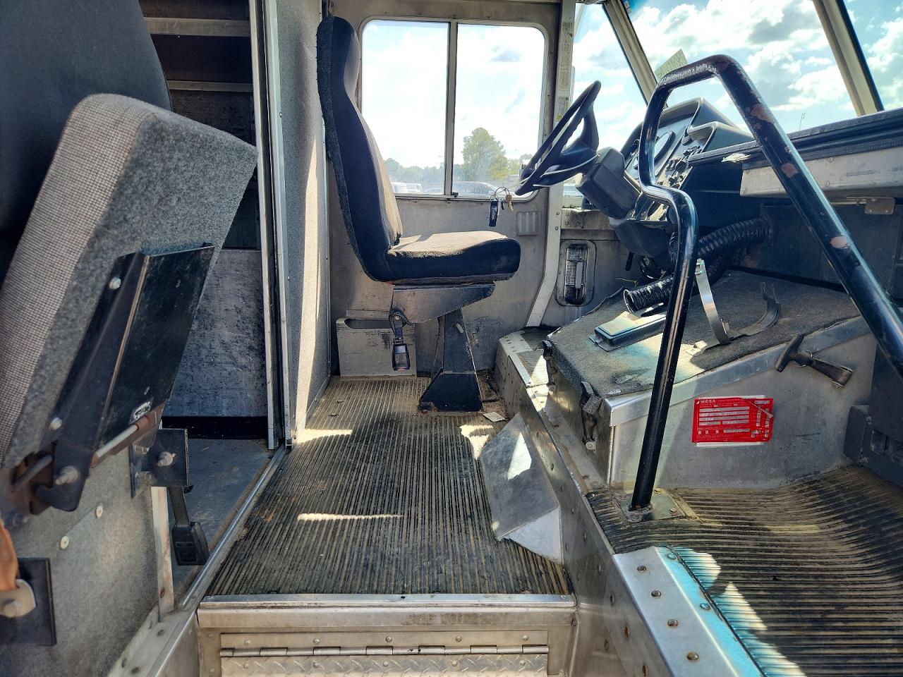 4UZAANDU49CAM6002 · 2009 FREIGHTLINER CHASSIS · 7/13