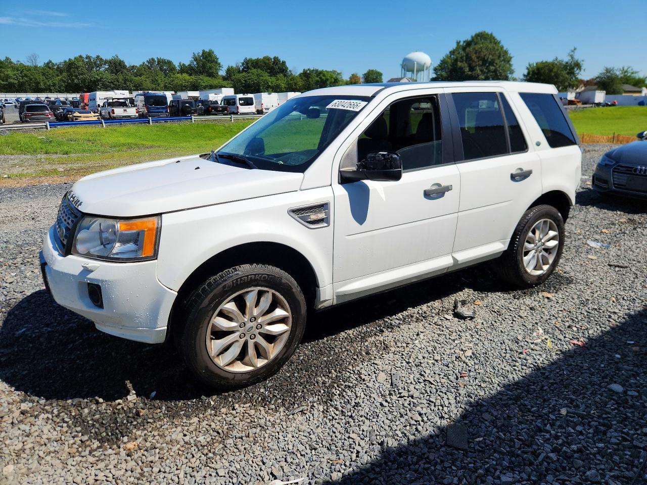 SALFR2BN8BH275939 · 2011 LAND ROVER LR2