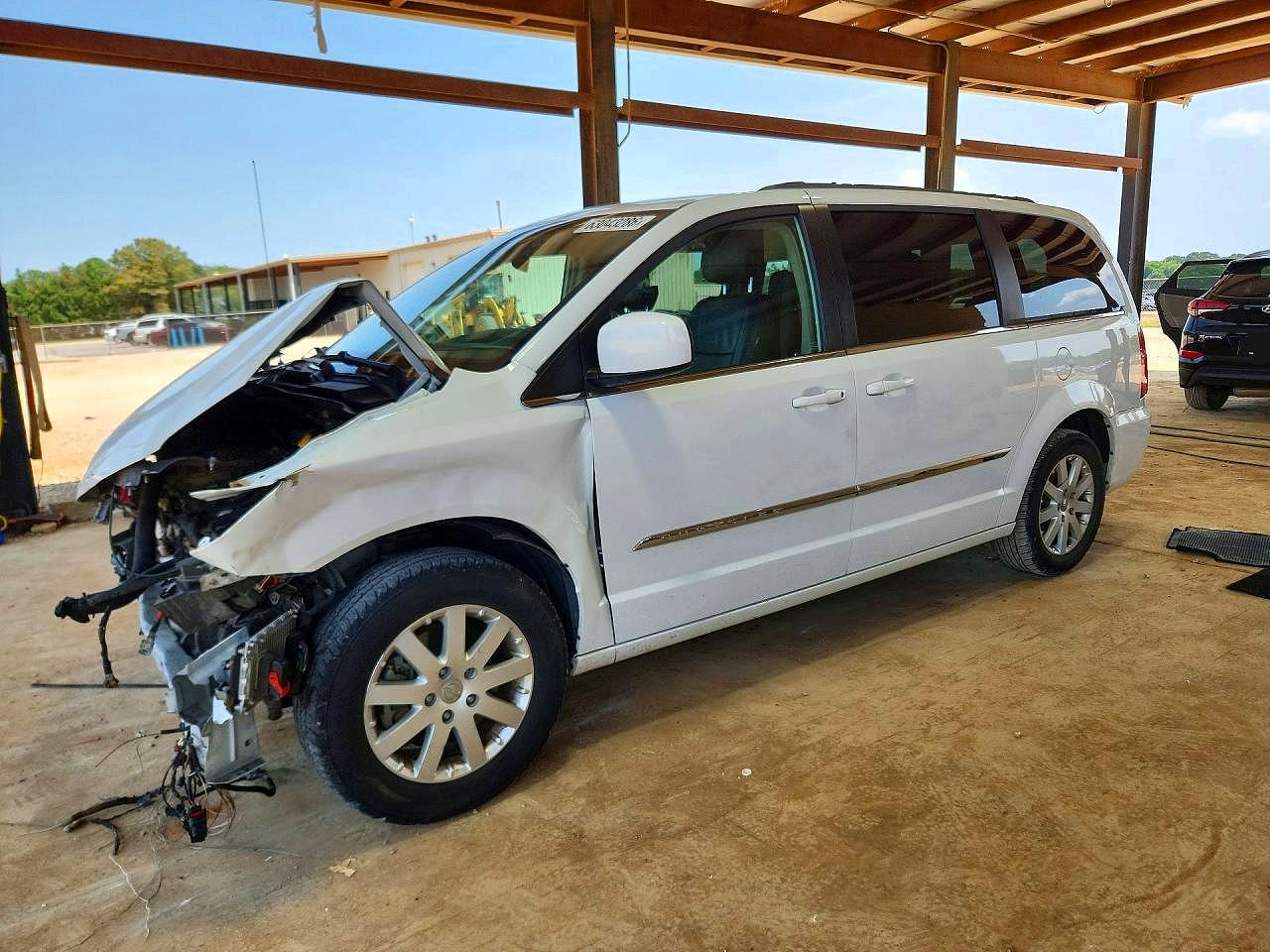 2C4RC1BG8FR611097 · 2015 CHRYSLER TOWN & COUNTRY
