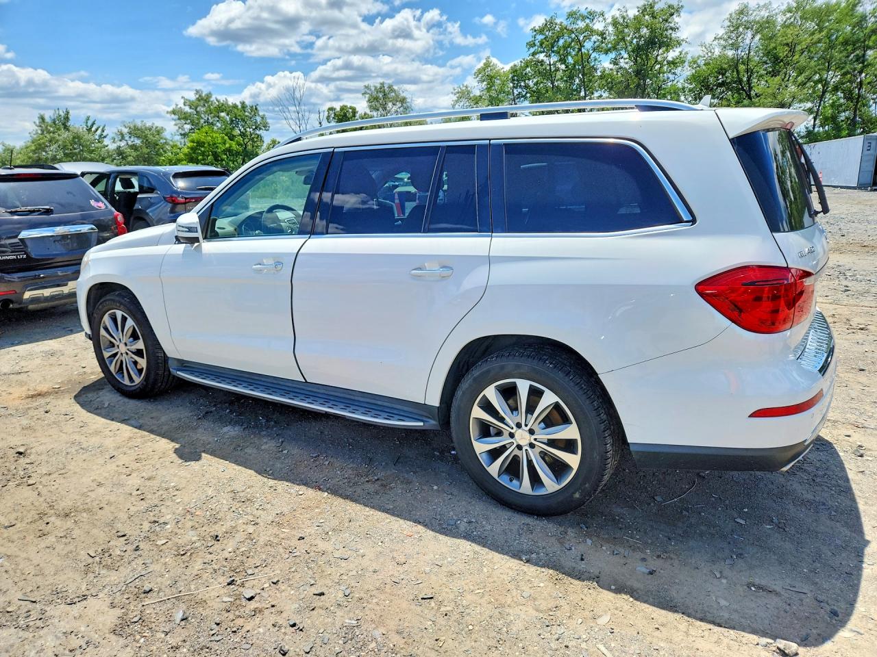 4JGDF6EE0FA461334 · 2015 MERCEDES-BENZ GL · 2/14