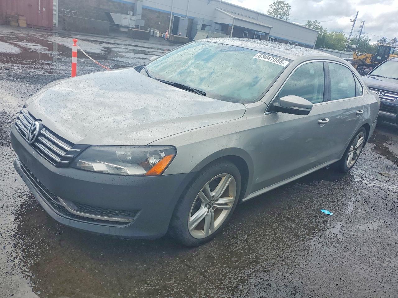2014 VOLKSWAGEN PASSAT