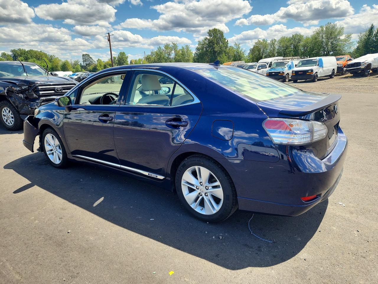 JTHBB1BA3B2045809 · 2011 LEXUS HS · 2/13