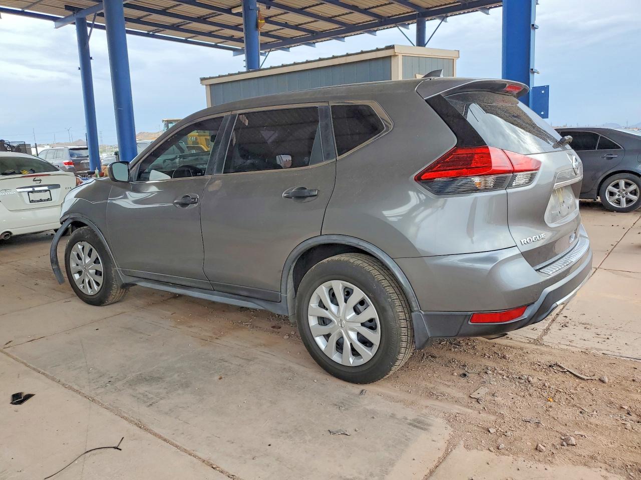JN8AT2MT5HW390862 · 2017 NISSAN ROGUE · 2/13