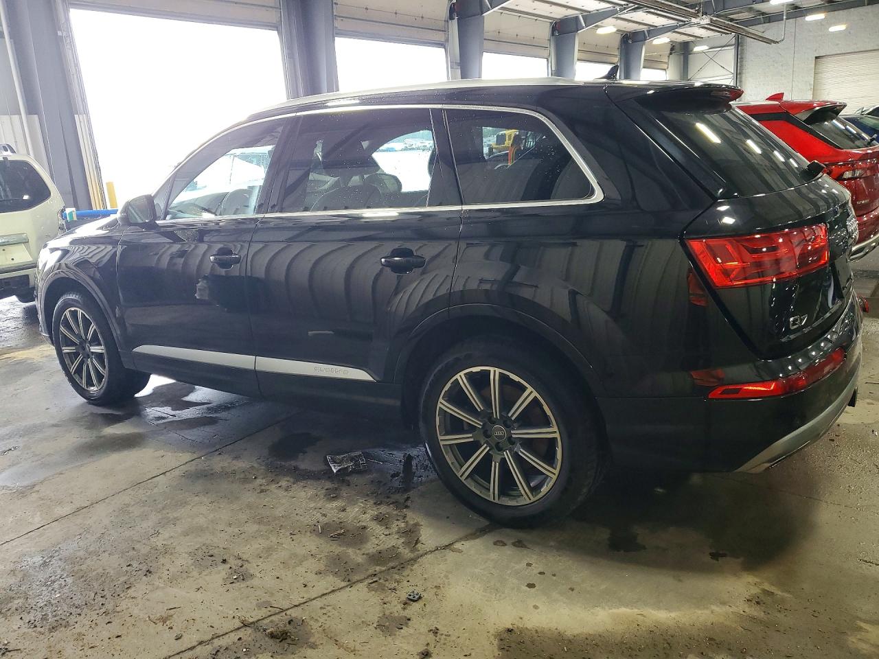 WA1LAAF70HD001569 · 2017 AUDI Q7 · 2/13