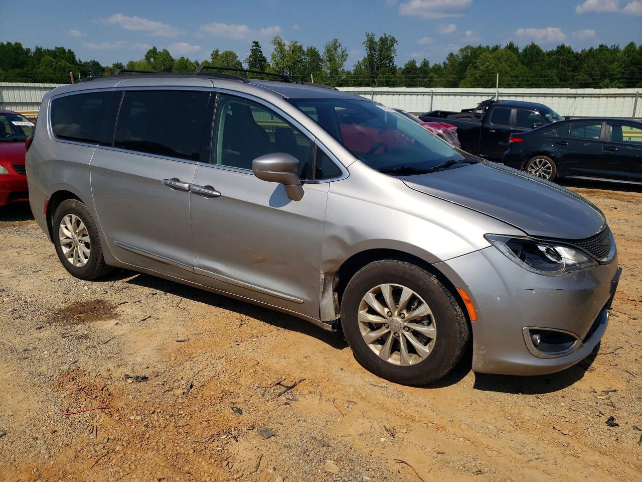 2C4RC1BG2HR576575 · 2017 CHRYSLER PACIFICA · 4/13