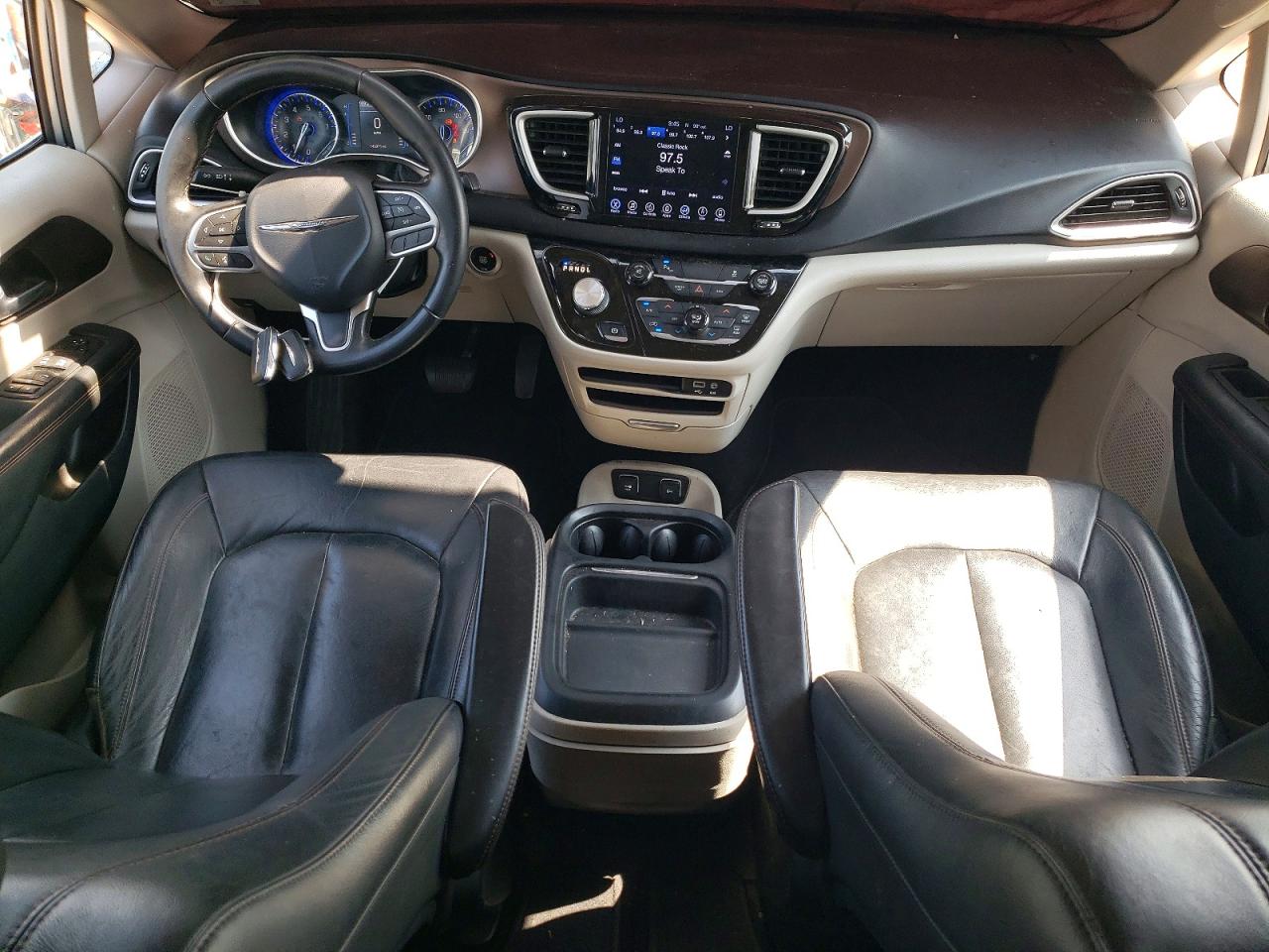 2C4RC1BG2HR576575 · 2017 CHRYSLER PACIFICA · 8/13