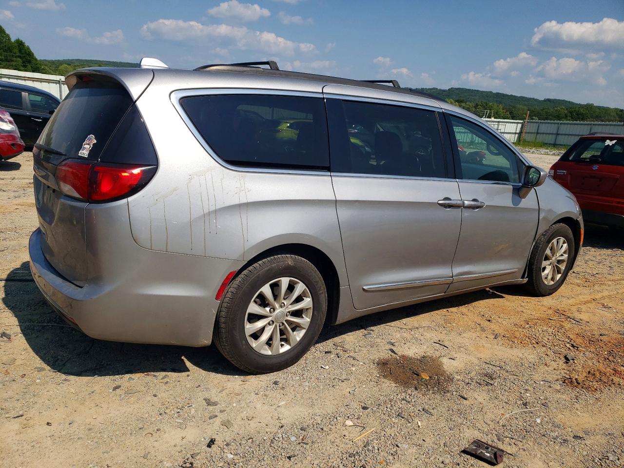 2C4RC1BG2HR576575 · 2017 CHRYSLER PACIFICA · 3/13