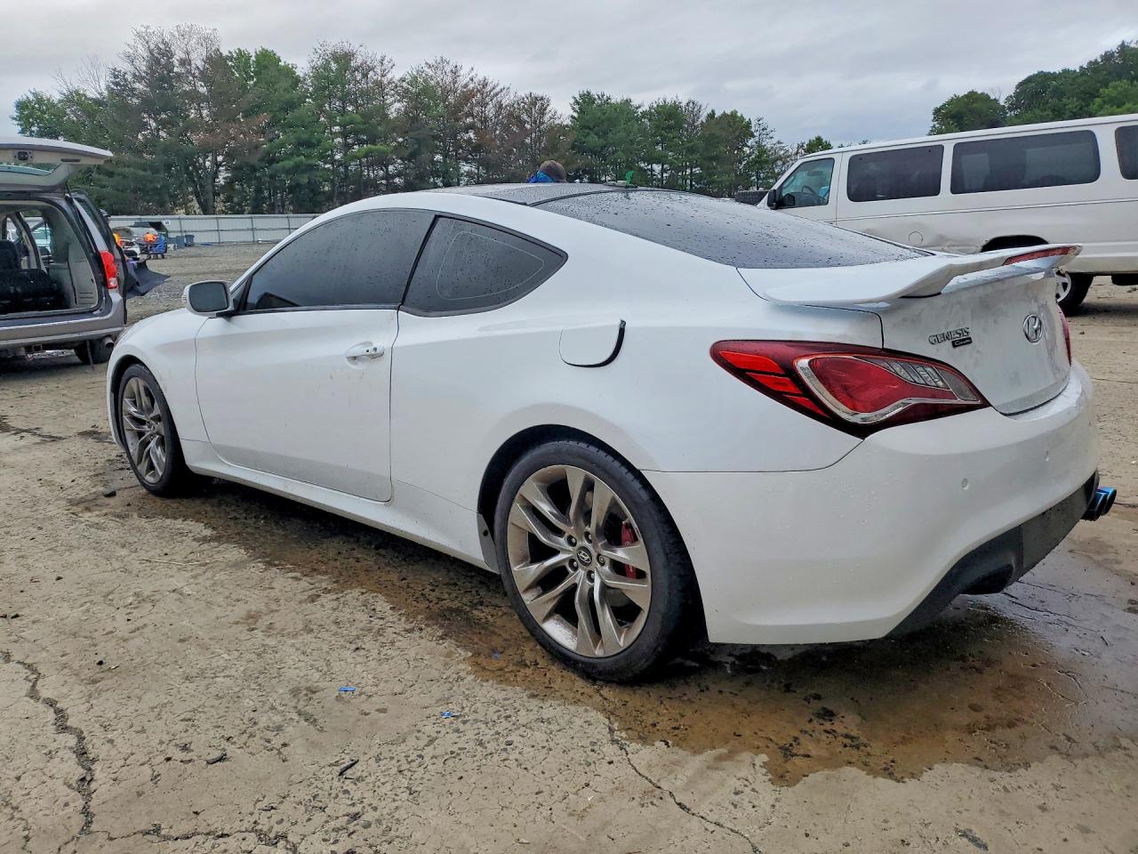 KMHHU6KJ3FU122607 · 2015 HYUNDAI GENESIS COUPE · 2/12