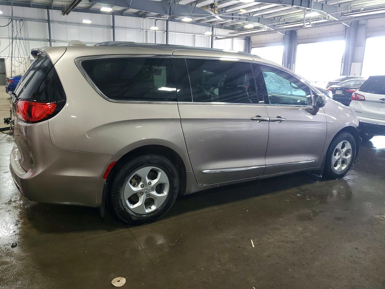 2C4RC1EG6HR677047 · 2017 CHRYSLER PACIFICA · 3/12