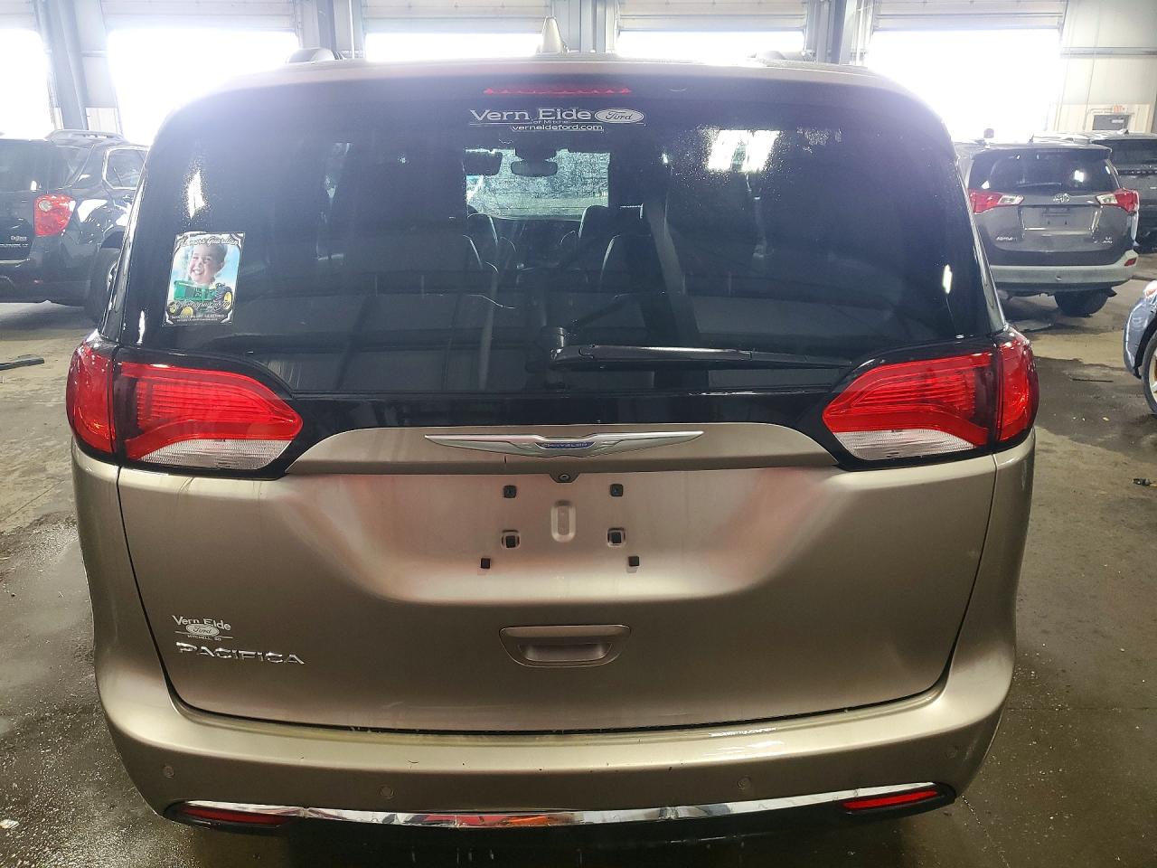 2C4RC1EG6HR677047 · 2017 CHRYSLER PACIFICA · 6/12