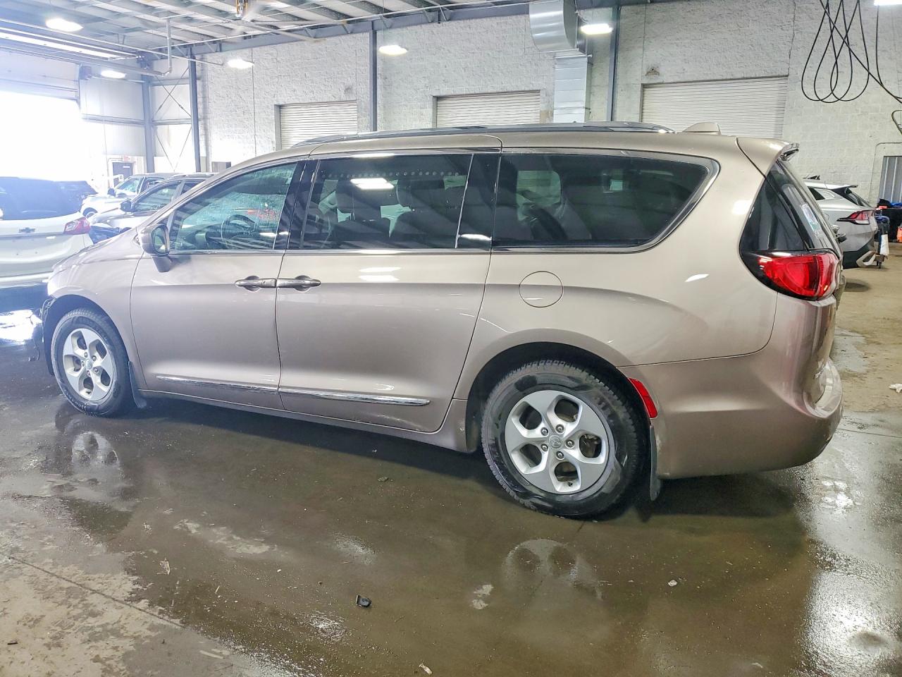 2C4RC1EG6HR677047 · 2017 CHRYSLER PACIFICA · 2/12