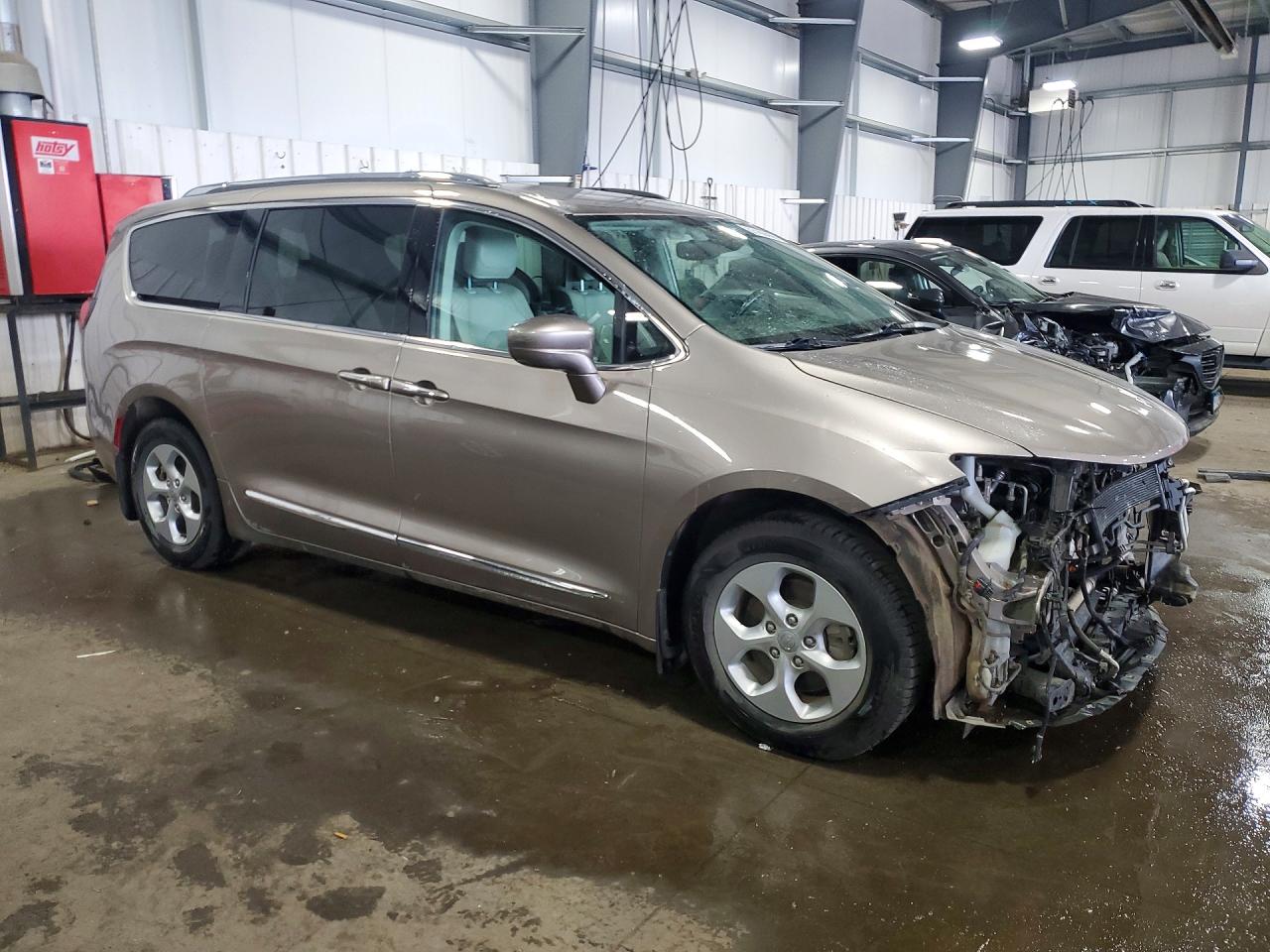 2C4RC1EG6HR677047 · 2017 CHRYSLER PACIFICA · 4/12