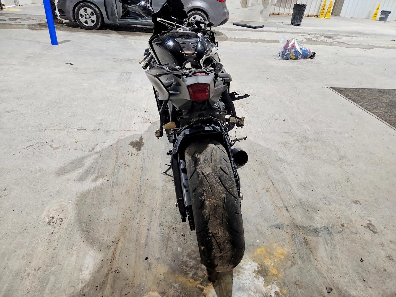 JYARJ28E5LA007696 · 2020 YAMAHA YZFR6 · 4/9