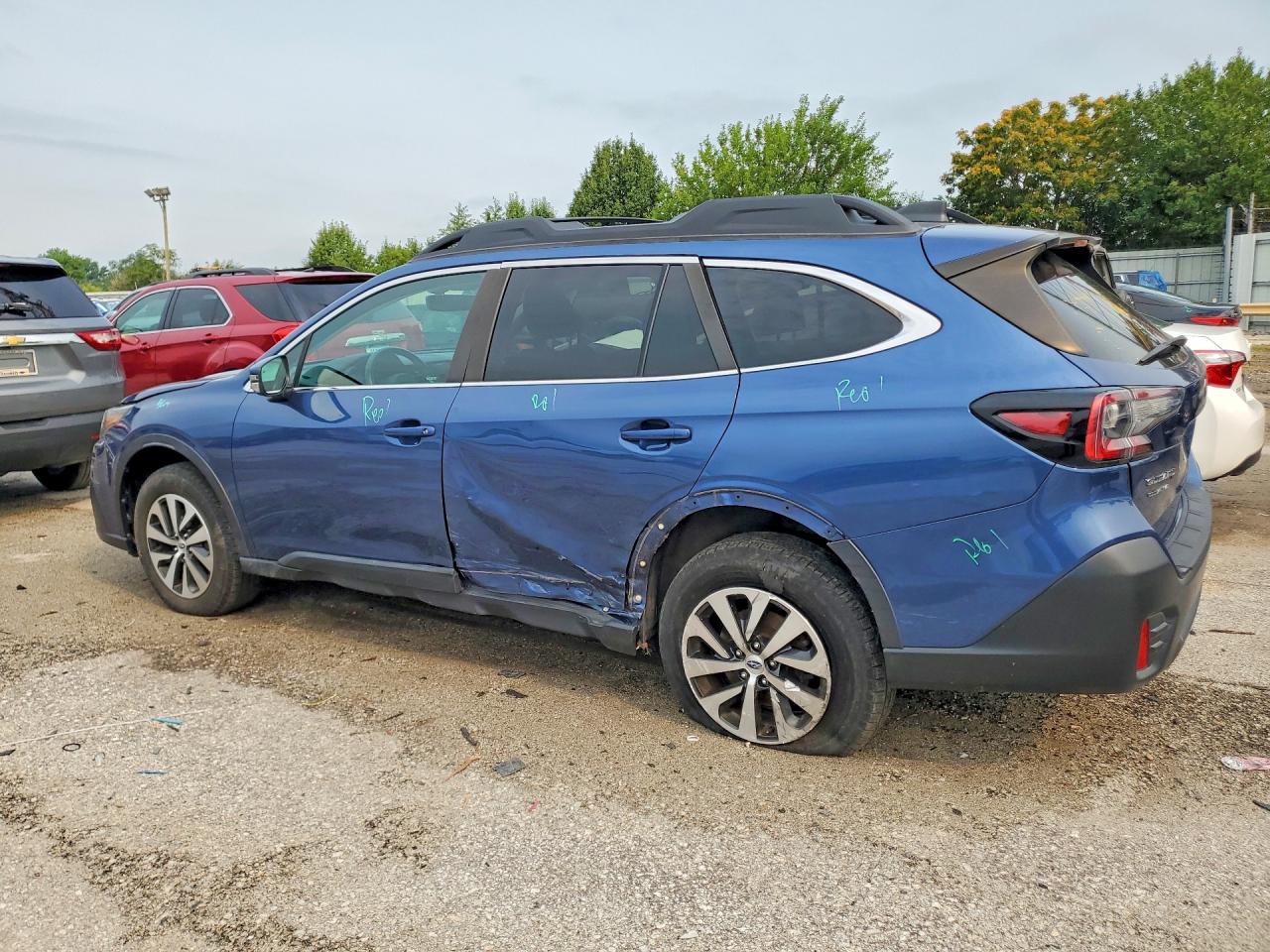 4S4BTADC7N3128926 · 2022 SUBARU OUTBACK · 2/13