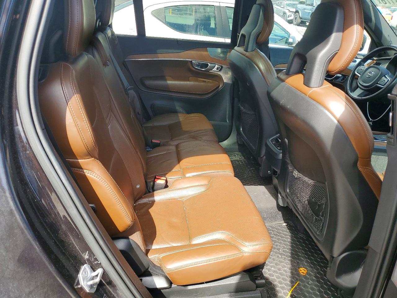 YV4A22PL9J1320257 · 2018 VOLVO XC90 · 11/13