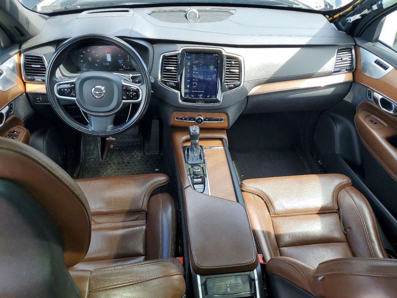 YV4A22PL9J1320257 · 2018 VOLVO XC90 · 8/13
