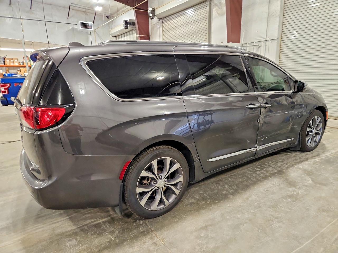 2C4RC1GG9HR751686 · 2017 CHRYSLER PACIFICA · 3/13