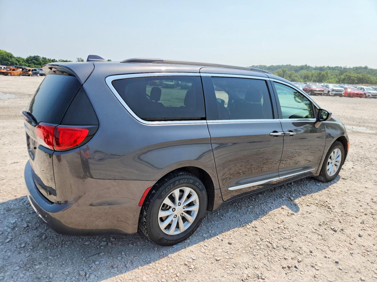 2C4RC1BG9HR507771 · 2017 CHRYSLER PACIFICA · 3/13