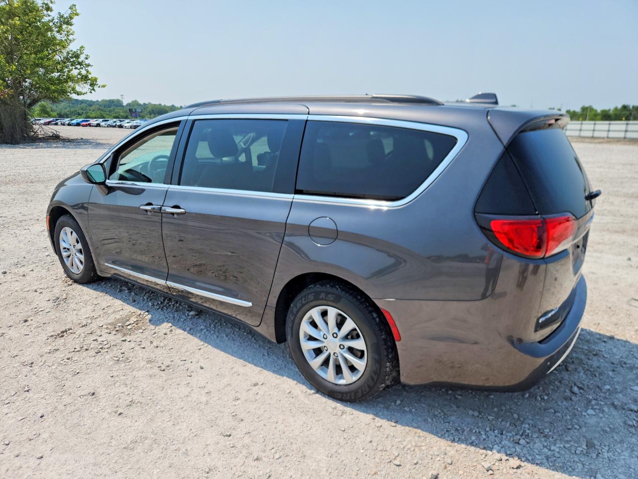 2C4RC1BG9HR507771 · 2017 CHRYSLER PACIFICA · 2/13