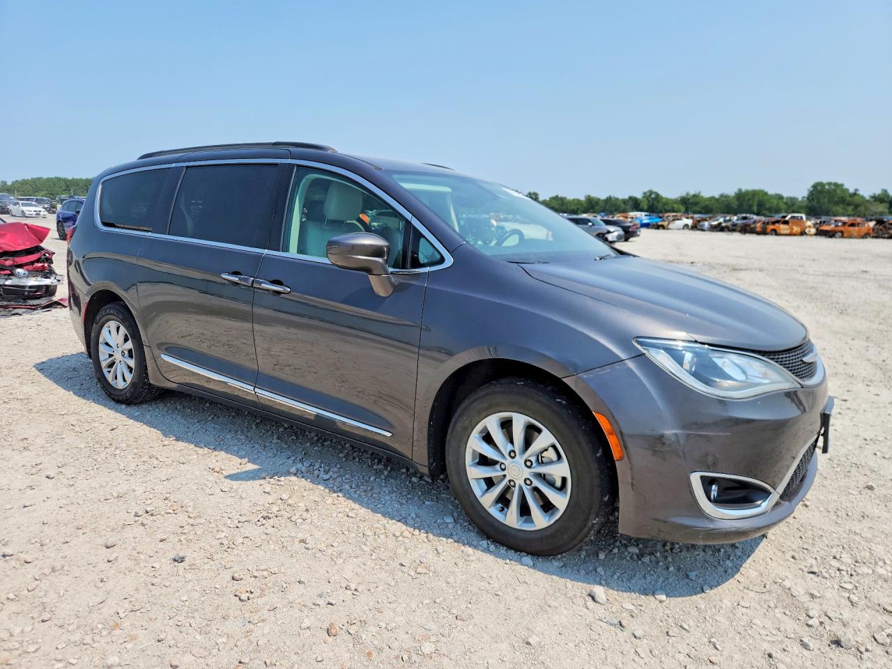 2C4RC1BG9HR507771 · 2017 CHRYSLER PACIFICA · 4/13