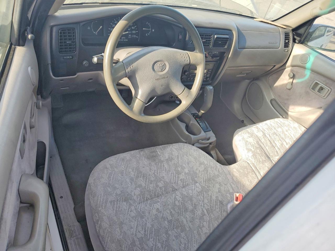 5TENL42N82Z142080 · 2002 TOYOTA TACOMA · 8/12