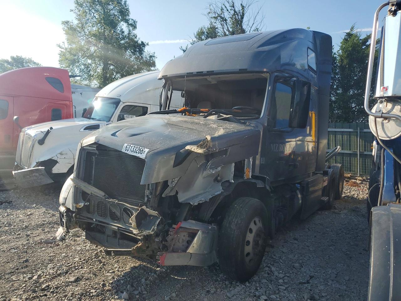 4V4NC9EH2FN190349 · 2015 VOLVO VNL