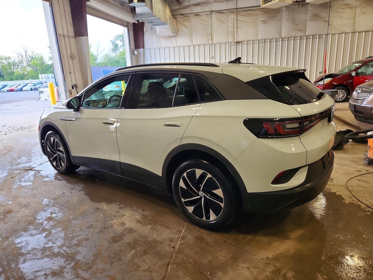 WVGGNPE29NP061084 · 2022 VOLKSWAGEN ID.4 · 2/13