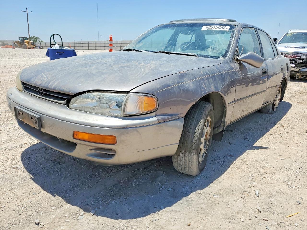 4T1SK12E4SU568213 · 1999 TOYOTA CAMRY