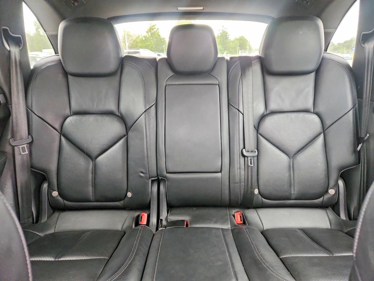 WP1AF2A26DLA37443 · 2013 PORSCHE CAYENNE · 10/13