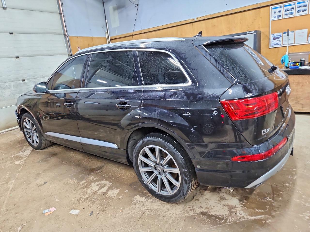 WA1LAAF71JD047160 · 2018 AUDI Q7 · 2/13