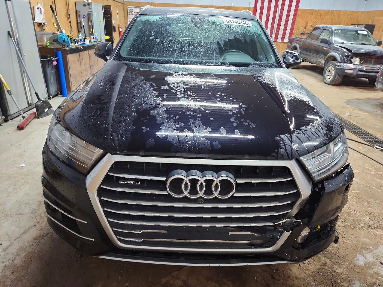 WA1LAAF71JD047160 · 2018 AUDI Q7 · 5/13